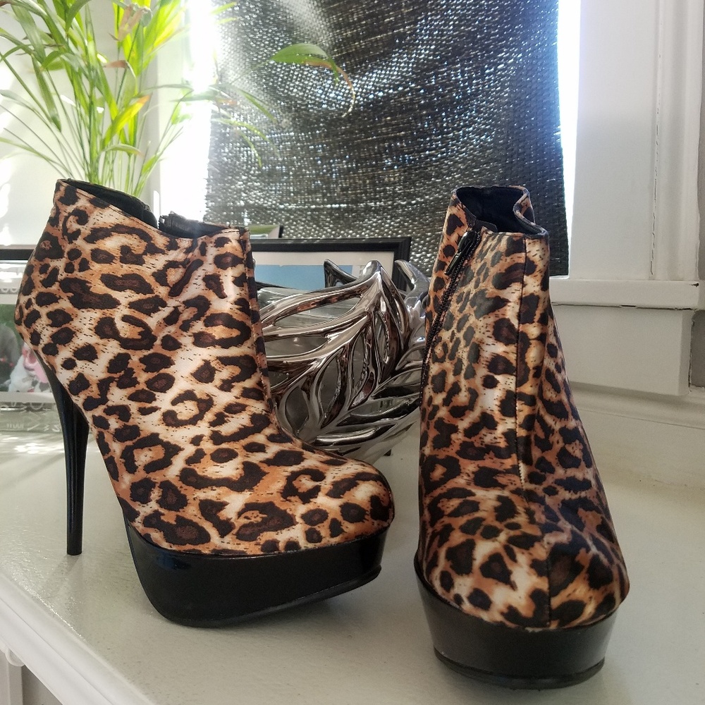 🖤 BOOTIES animal print 🖤 9 NIB